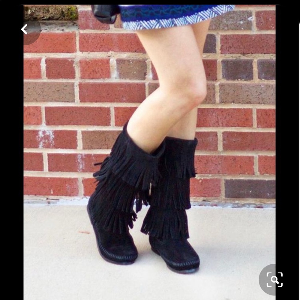 Minnetonka 3 Layer Fringe Boot size 7